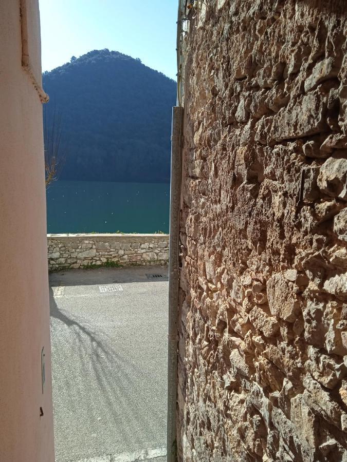 Le Finestre Sul Lago Piediluco Exteriör bild